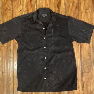 Van Heusen Size S/P 14-14.5. Dark grey with leaf designs 100% Polyester